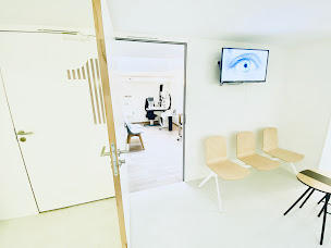 Photo n°3 de Daviel Ophtalmologie - SOS Œil Paris 17 - Chirurgie - Laser - Médecine - Urgences Ophtalmologiques 7/7 à Paris (Chirurgien)