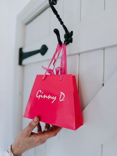 Ginny D - Visual