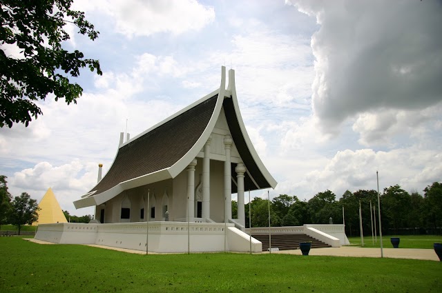Dhammakaya Temple