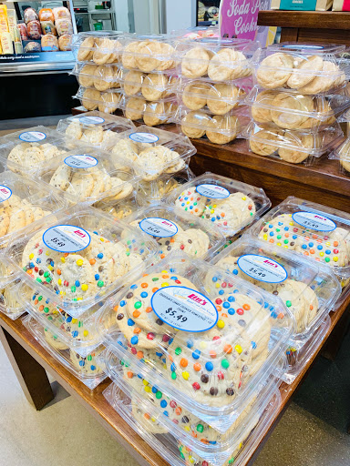 Lin's Bakery - Visual