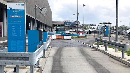 Parkplatz P12 Flughafen Stuttgart APCOA