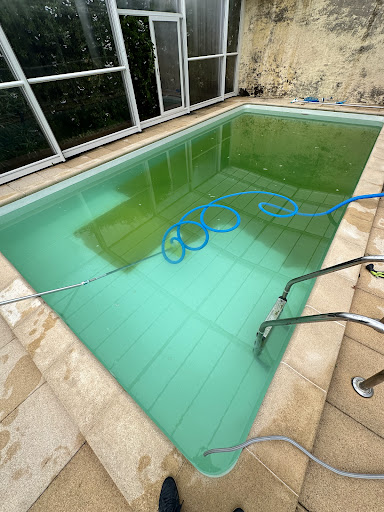 Photo de Piscine au fil de l’eau 17 à Surgères (17700)