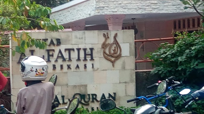 Kuttab Al Fatih Bekasi, Author: Ali Mahfudz