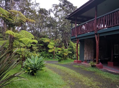 Aloha Crater Lodge and Lava Tube