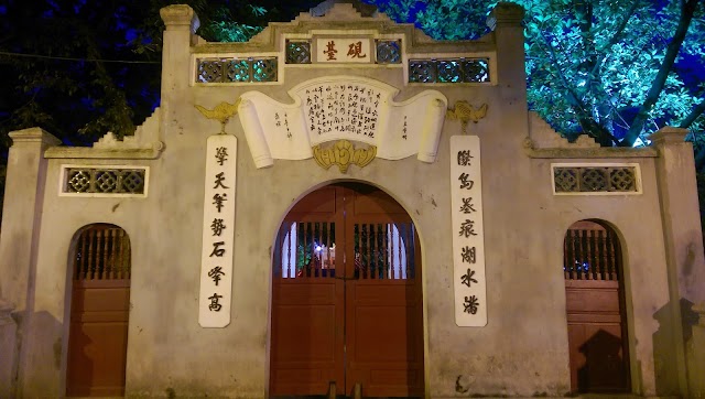 Ngoc Son Temple