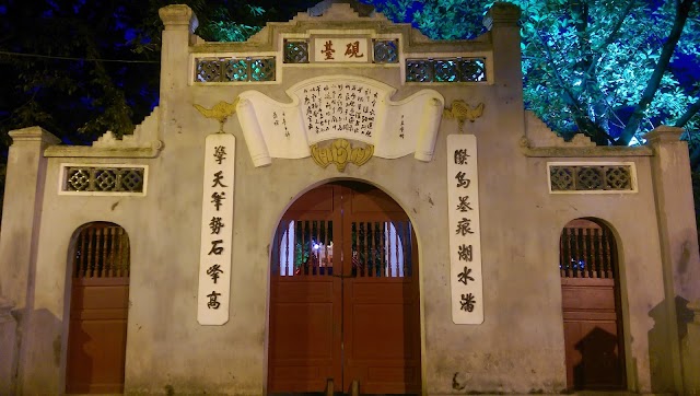 Ngoc Son Temple