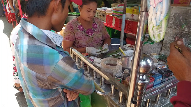 Bogyoke Aung San Market by null