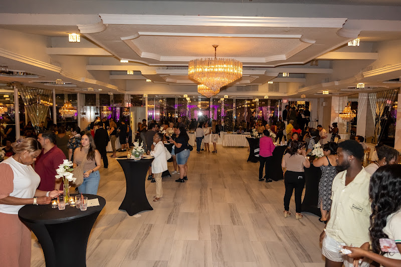 Astoria World Manor