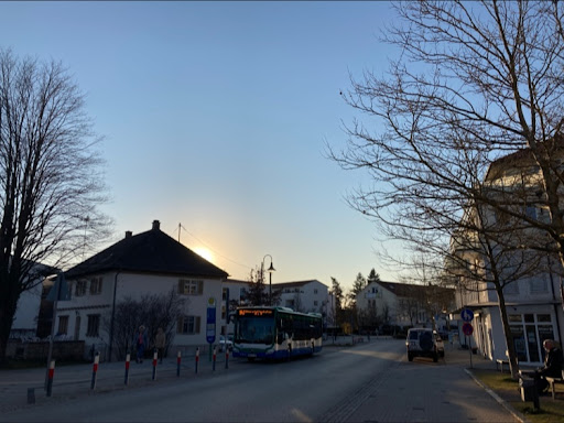 Am Bahnhof Gilching - Rackls Backstubn - Thumbnail