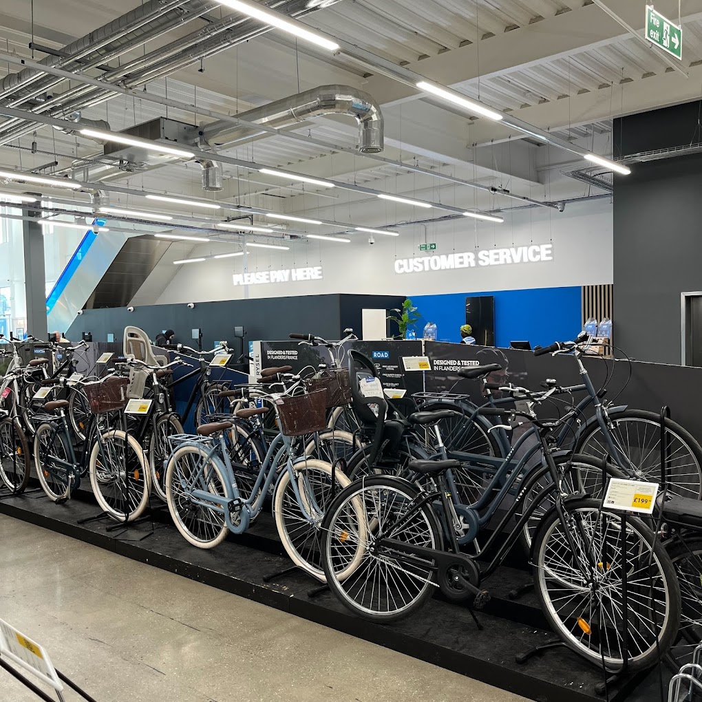 Discover the best bike shops in Canary Wharf! From top-notch repairs to custom bikes and quality gear, explore our guide to find the perfect cycling solutions in this vibrant London district.