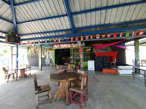 Bar Manito Juan. Conocido por “Bombillo Rojo”