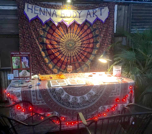 Om Henna - Visual