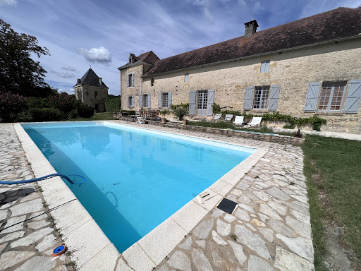 Photo de Aqua service 24 (Piscine plus) | l'esprit piscine à Saint-Cyprien (24220)