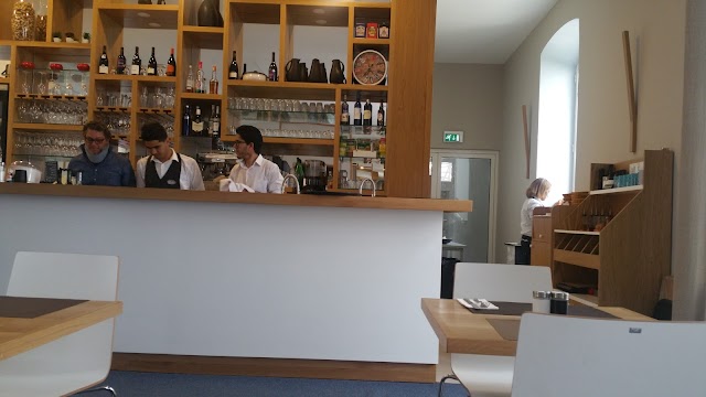 Le Carnot Cafe-Brasserie