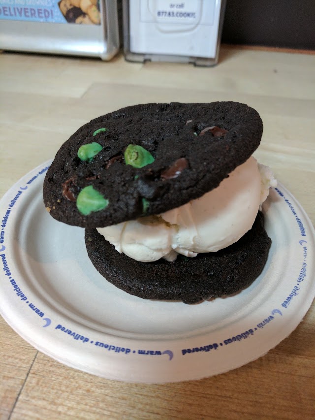 Insomnia Cookies