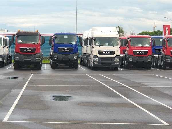 Сотрудники ман трак энд бас рус. Ооо ман трак энд бас рус санкт-петербург. Ман центр подольск. Peterbilt 387 6x4 rear view. Ман трак энд бас рус санкт-петербург шушары телефон.