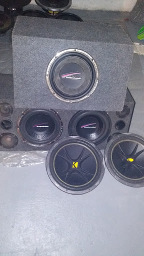 Jamie's Elecronics - Visual
