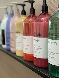 Photo n°10 de L'air de famille à Paris (Salon de coiffure)