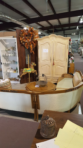 Crossroad Trading Co./antique mall of manchester - Thumbnail