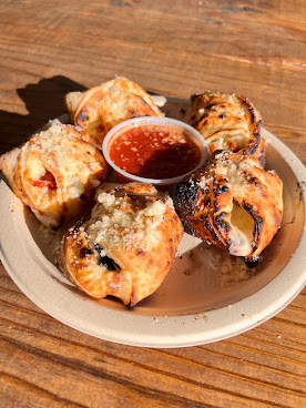 Grata’s Pizzeria by null