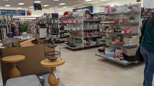 Uptown and Country Shopping Center - Thumbnail