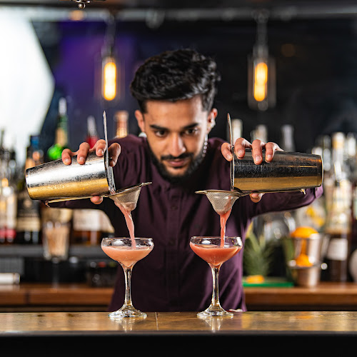 Comments and reviews of Dive Bar & Grill