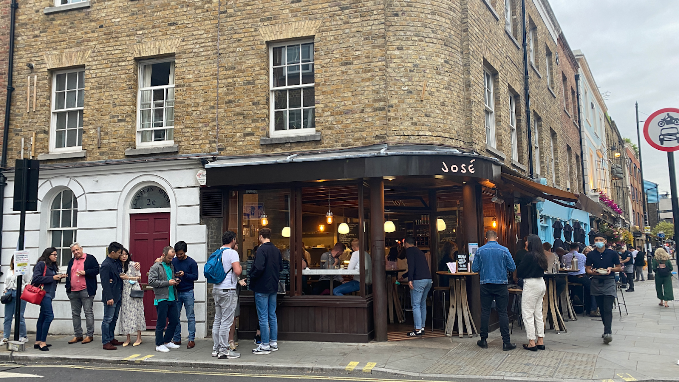 Discover the best Bermondsey Street Restaurants in London SE1! From delectable burgers to authentic Italian cuisine, explore a culinary journey like no other. Indulge in diverse flavours and experience the vibrant dining scene of Bermondsey Street. Bon appétit!