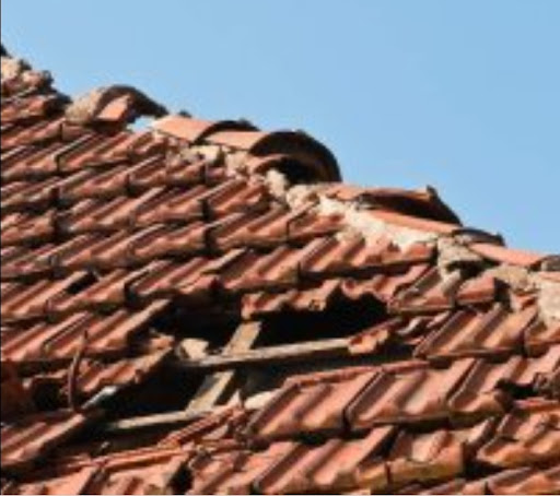 Photo de Renovation-dw - fuite de toiture : nettoyage de couverture Libourne Les Billaux Coutras