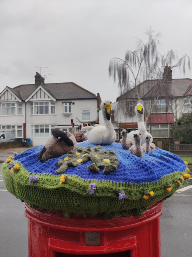 Crochet Postbox - Visual