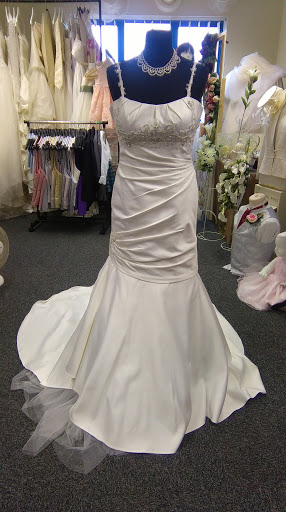 Beebees Dress Hire - Thumbnail