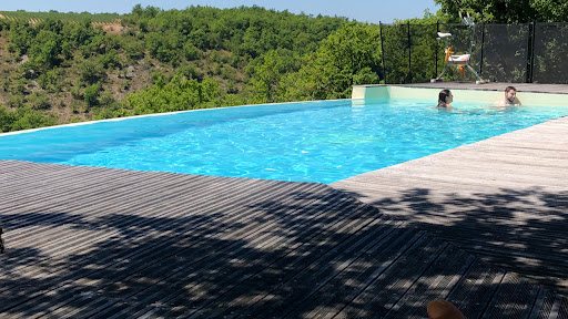 Photo de Gîtes Au Mas des Cyprès avec piscine proche Cahors à Laroque-des-Arcs (46090)