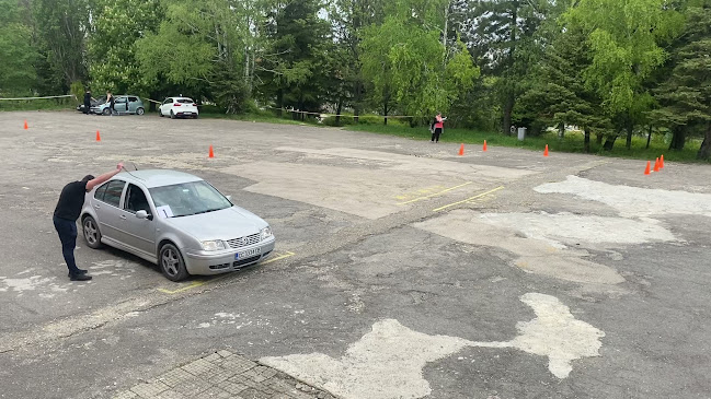 Opinii despre ПГМЕТТ „Христо Ботев“ în Шумен - Училище