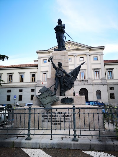 Scuola Media Statale A. Manzoni / Scuelis mediis A. Manzoni