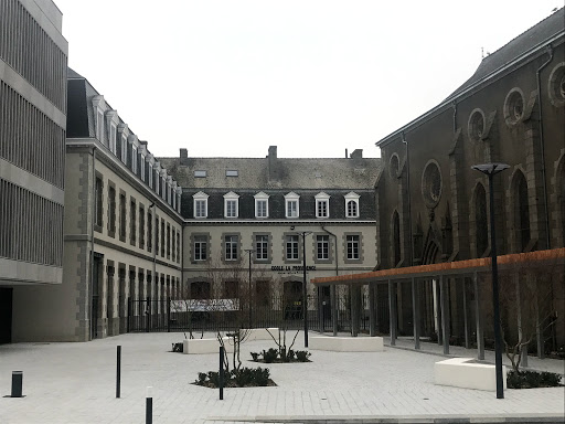 Schools Primaires Privées Logo