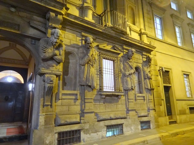 Casa degli Omenoni