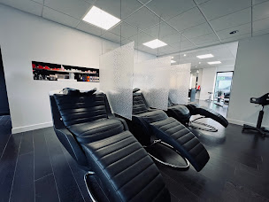 Photo n°4 de Excel Coiffure Poitiers St Éloi | Salon de coiffure Poitiers | Coiffeur visagiste Poitiers à Grand (Prestataire de mariage)