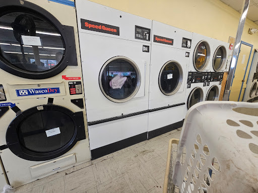 Clothesline Laundromat at Poinciana Logo