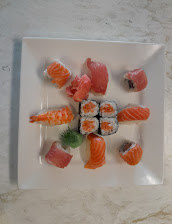 12 pcs of Mixed Sushi