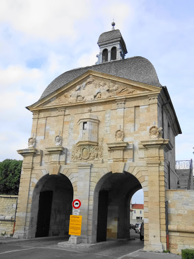 Porte Des Moulins Langres Destimap Destinations On Map