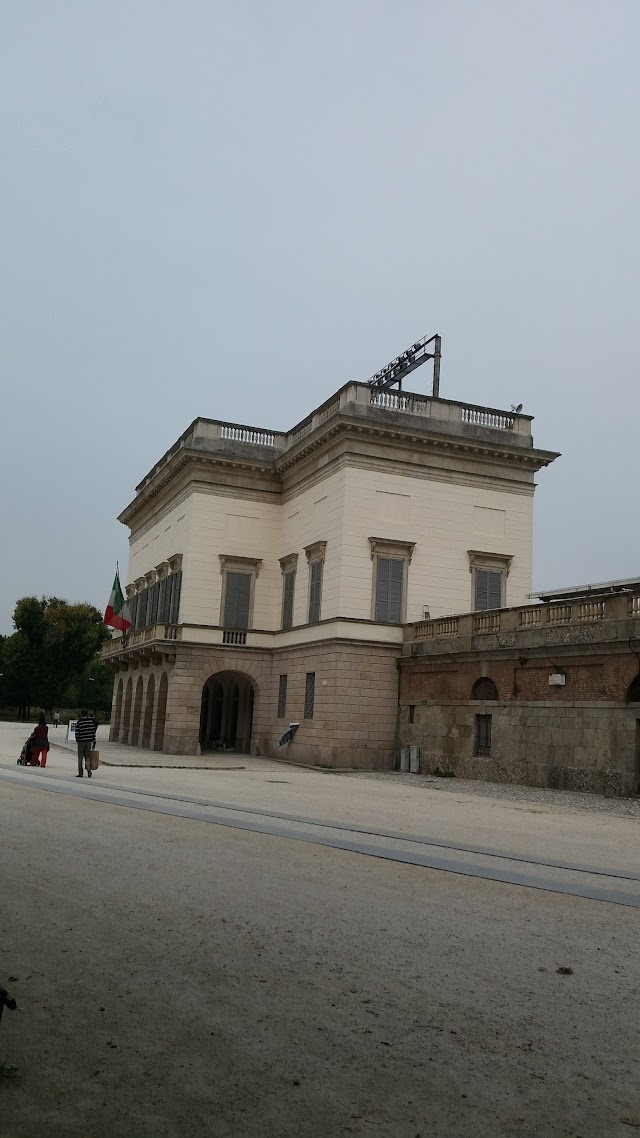 Palazzina Appiani - Tribuna Imperiale Per Gli Eroi Dello Sport