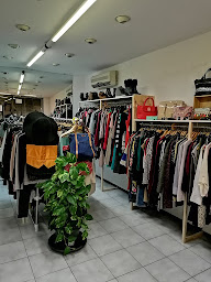 Photo n°21 de Affaires de Chineuse à Castelnaudary (Magasin de produits d'occasion)