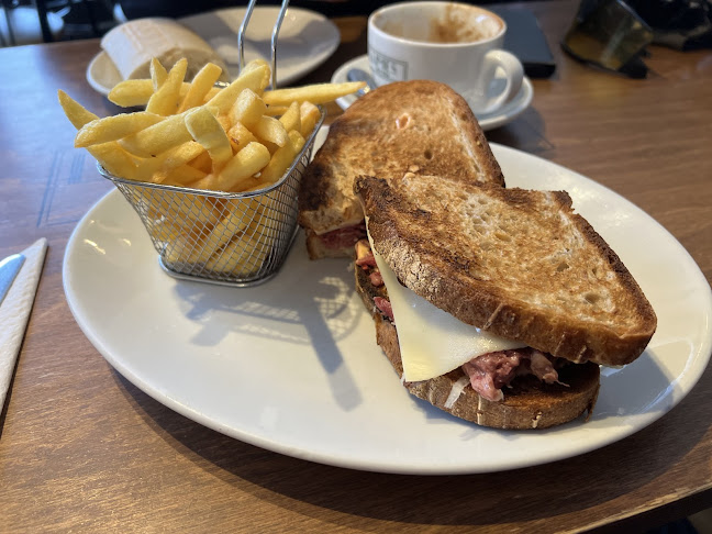 884 Green Lanes, London N21 2RS, United Kingdom