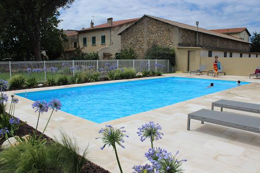 Photo de Gîtes le Mas Ratéro Thuir avec piscine