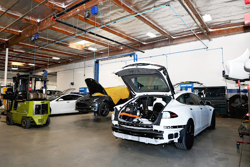 ROEM Auto Body Costa Mesa/Newport Beach Gallery - United States