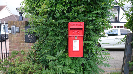 Post box - Royal Mail (Ballspond Farm)