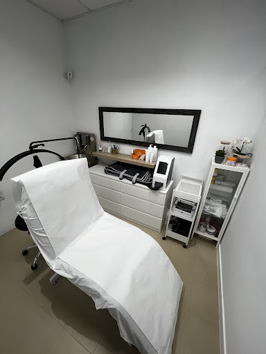 GLOW • Beauty Salon - Thumbnail