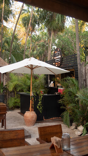 La Taqueria - Pinches Tacos Shop