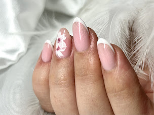 Photo n°7 de Mmae Nails Beauty à Estrées-Saint-Denis (Esthéticien)
