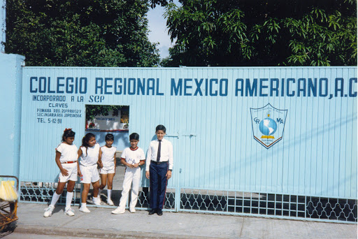 Colegio Regional México Americano Logo