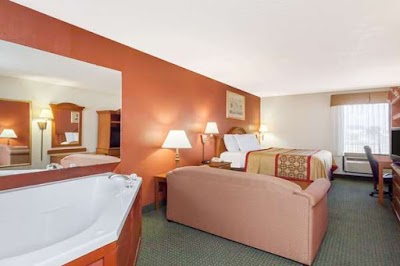 Days Inn & Suites by Wyndham New Iberia